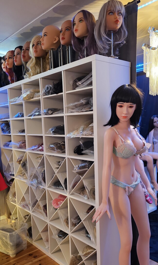 Some wigs, some TPE heads and a 161cm silicone Irontech Doll.jpg