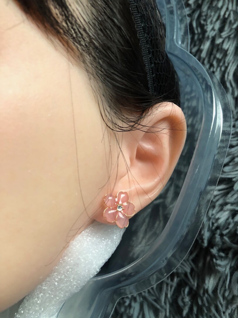 Sakura earring left side.jpg