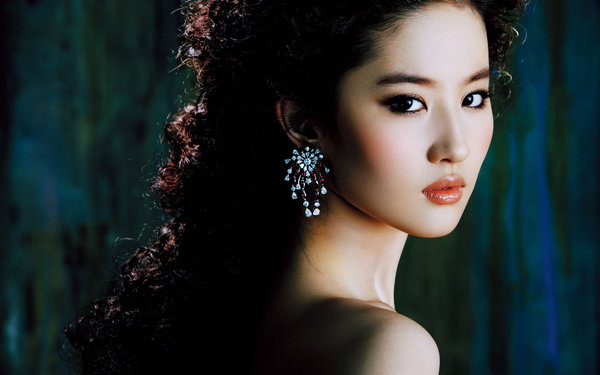 chinese_actress_liu_yifei-wide.jpg