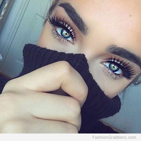 long-eyelashes-to-make-your-green-eyes-pop.jpg