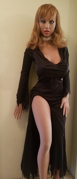 Veronica - WM170H - Elvira dress standing (3).jpg