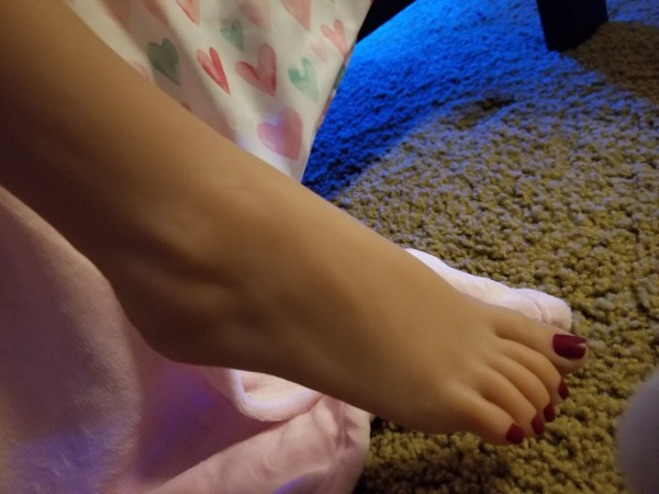 I want to kiss her feet